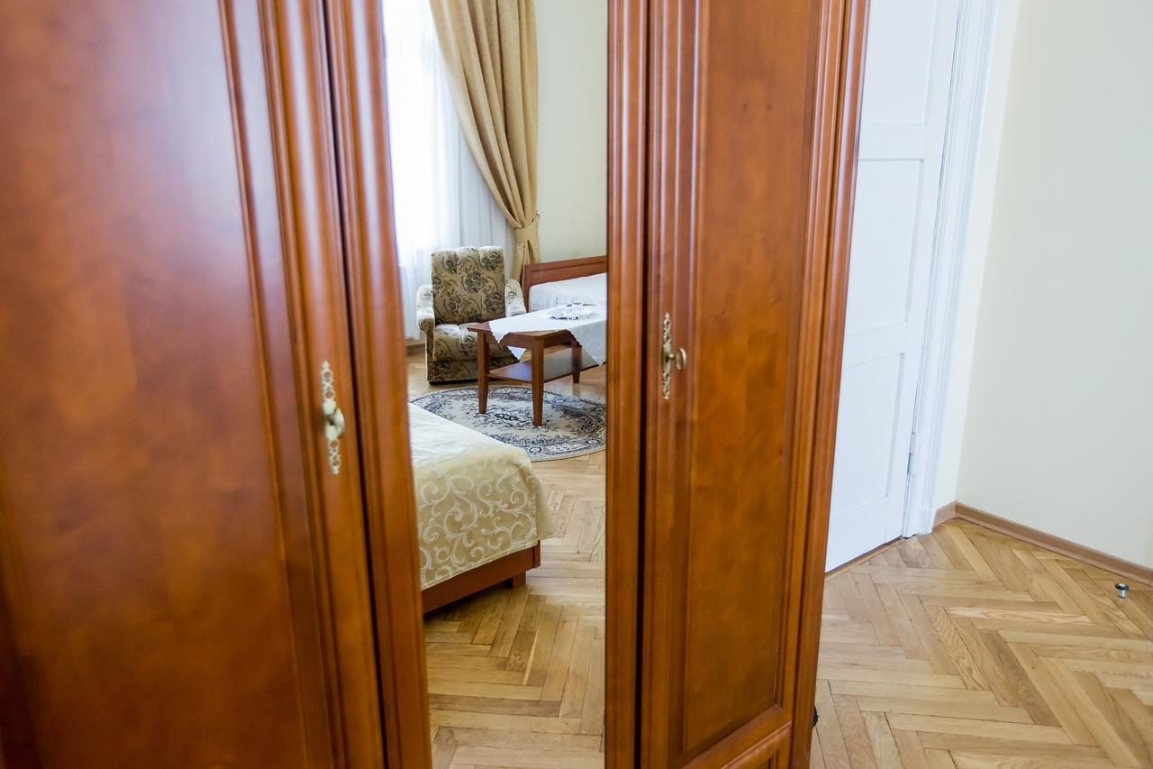 Palac W Kobylnikach Проживання в сім'ї